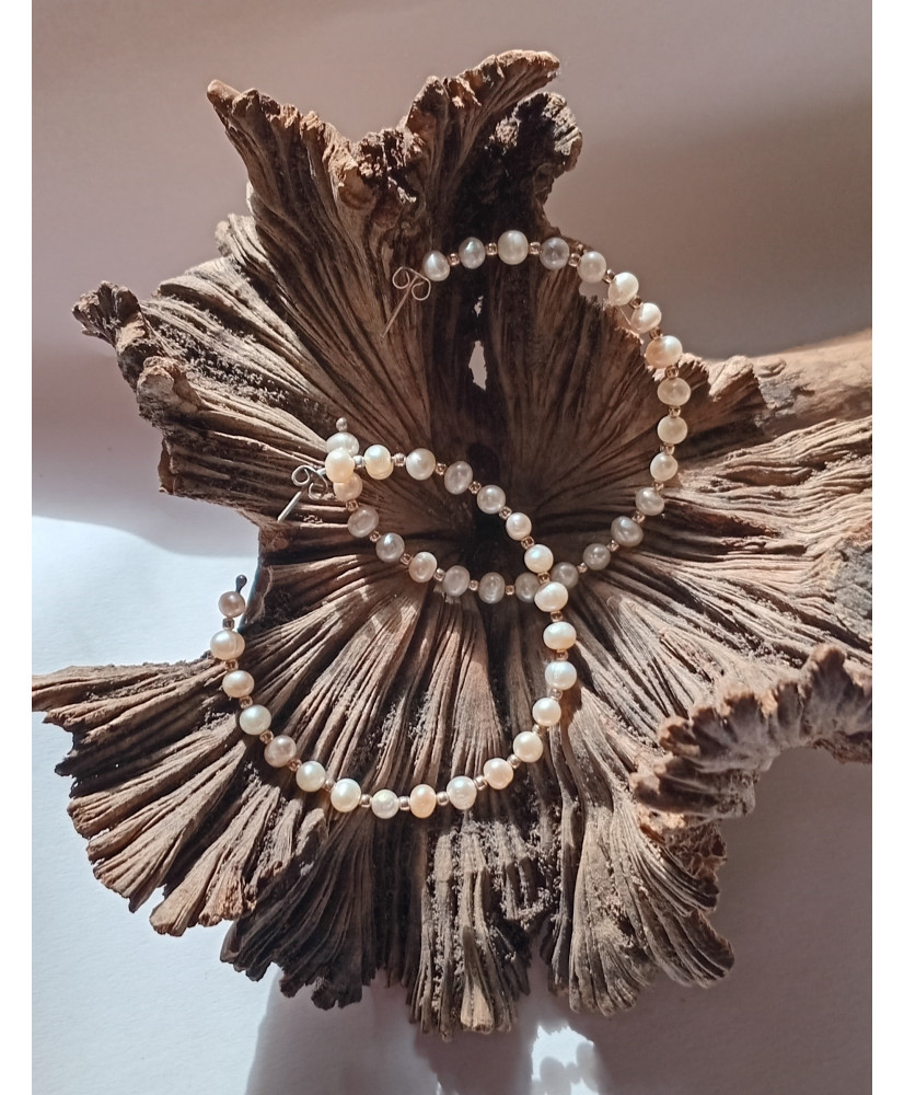 Aretes de plata ley .925, tipo arracada con perlas naturales de agua dulce.