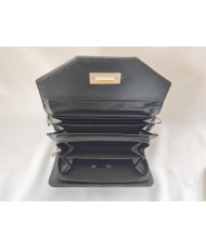 Cartera de piel con bordado a mano