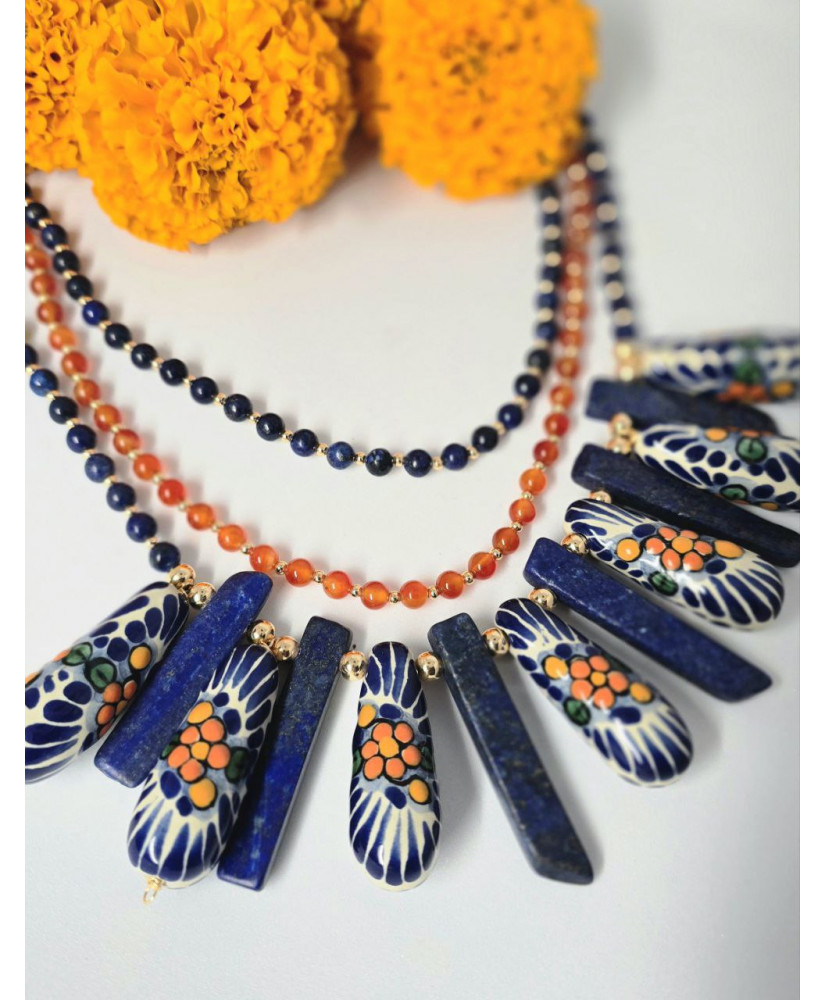 Collar de talavera con detalles en chapa de oro 