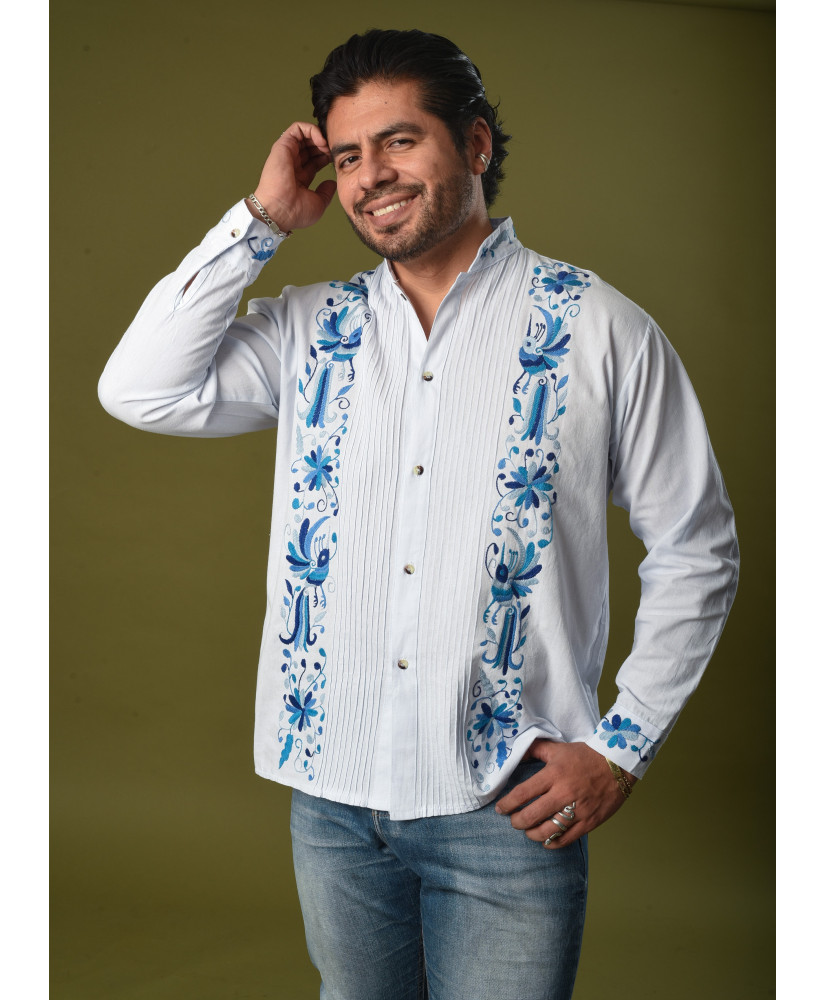 Guayabera Blanca Bordada Otomí Azul para Caballero