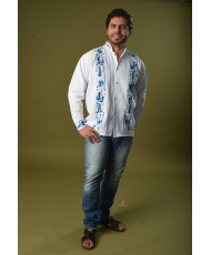Guayabera Blanca Bordada Otomí Azul para Caballero