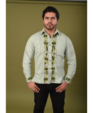 Guayabera de Lino Verde Bordada Otomí Caballero