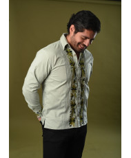 Guayabera de Lino Verde Bordada Otomí Caballero