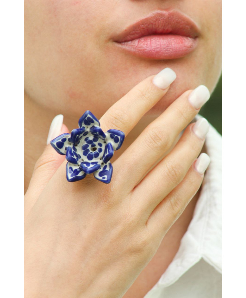 Anillo de flor de talavera