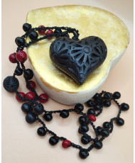 COLLAR CORAZÓN BARRO NEGRO