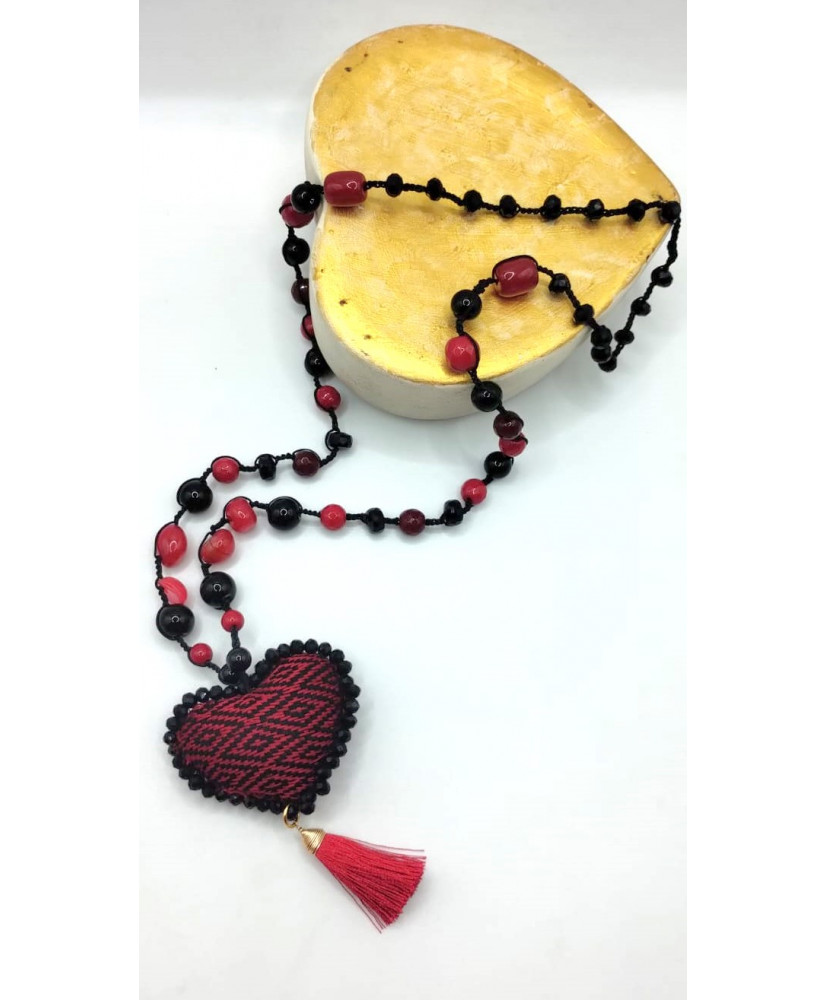 COLLAR BORDADO CORAZON ROJO