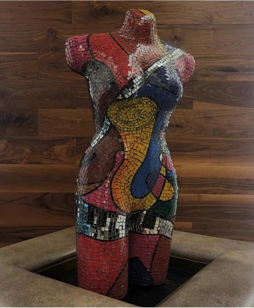 Maniquí vitromosaico la musica de Picasso