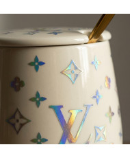 Taza con base y cuchara