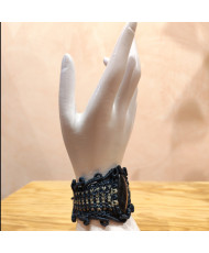 Pulsera artesanal con obsidiana 'manto huichol'