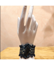 Pulsera artesanal con obsidiana 'manto huichol'