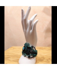 Pulsera artesanal con turquesa