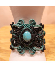 Pulsera artesanal con turquesa