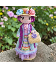 Muñeca Matty tejida a mano en crochet