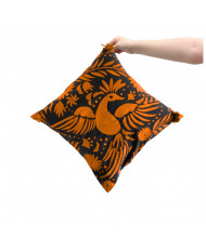 Cojín Pavorreal Otomí (base Negra)