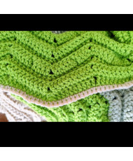Manta tejida a crochet hecha totalmente a mano