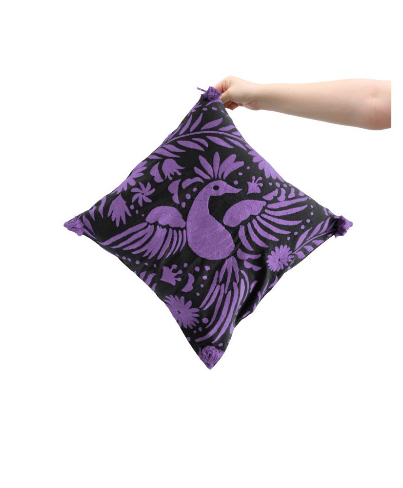 Cojín Pavorreal Otomí (base Negra)