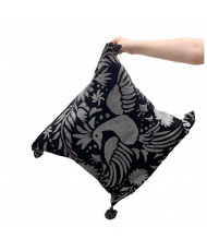 Cojín Pavorreal Otomí (base Negra)