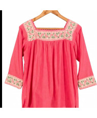 Blusa Artesanal Talla Grande Rosa Coral / Rosa Sandía - Bordado Floral y Mariposas a Mano, Cuello Cuadrado y Manga 3/4 - Manta.