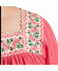 Blusa Artesanal Talla Grande Rosa Coral / Rosa Sandía - Bordado Floral y Mariposas a Mano, Cuello Cuadrado y Manga 3/4 - Manta.