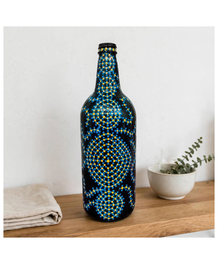 Botella Decorativa Pintada a Mano - Arte Puntillismo Azul y Amarillo - Reciclada.