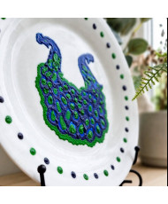 Plato Decorativo Artesanal Pintado a Mano - Diseño Pavos Reales Azul y Verde - Pieza Única 01/01 Granrey Estudiart.